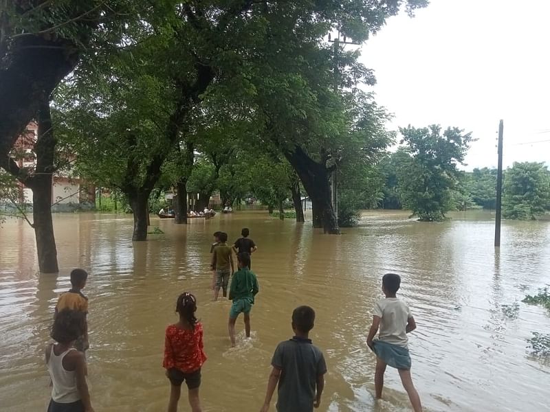 টানা ভারী বর্ষণে নিম্নাঞ্চল প্লাবিত হয়েছে আলীকদম রেপারপাড়া। আজ সকালে